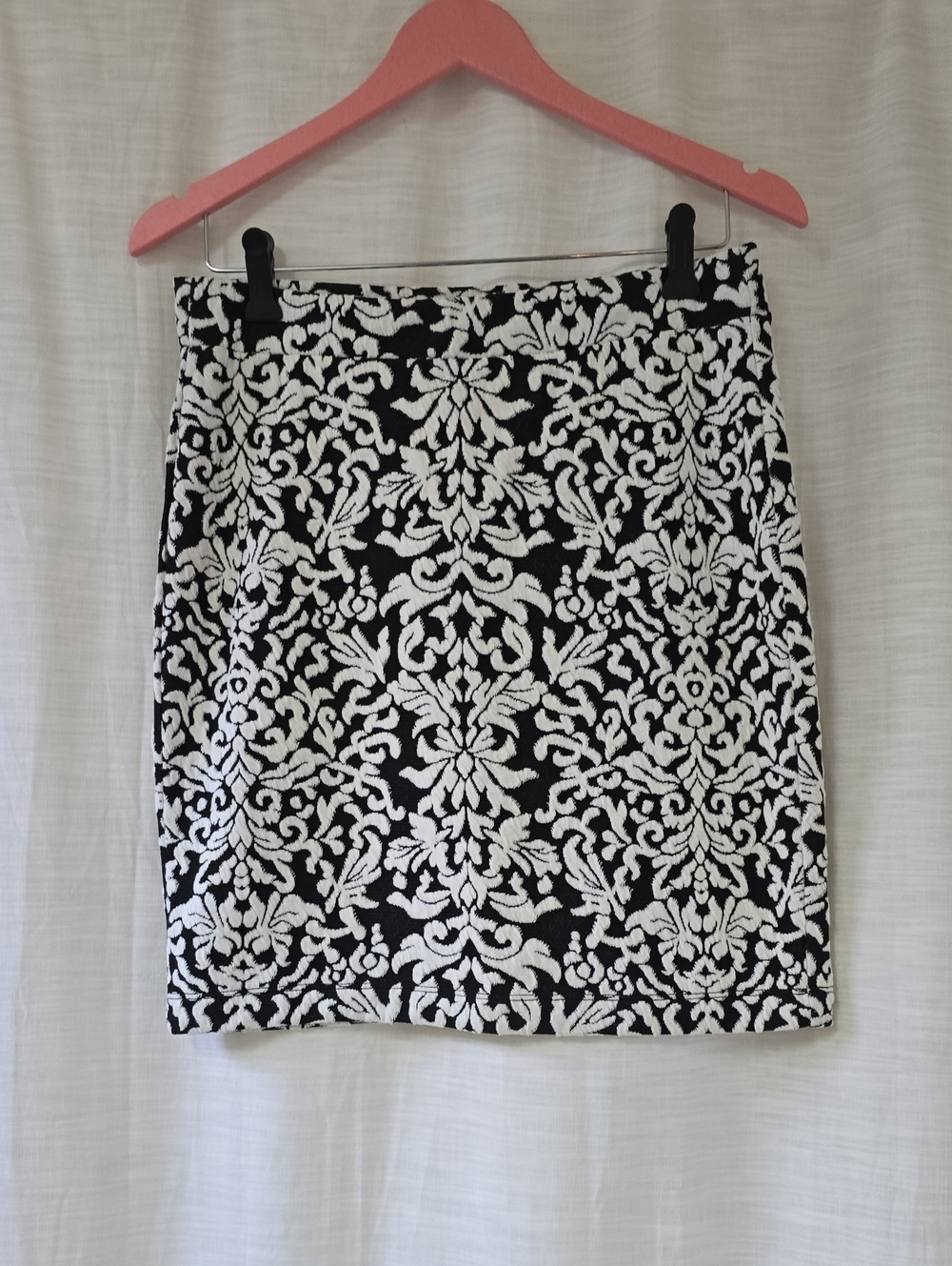 LOFT Black and White Damask Pencil Skirt